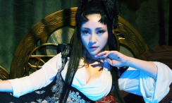 开车的女人